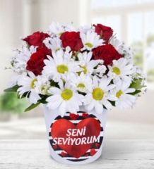 Kalpli Vazoda Gül Papatya